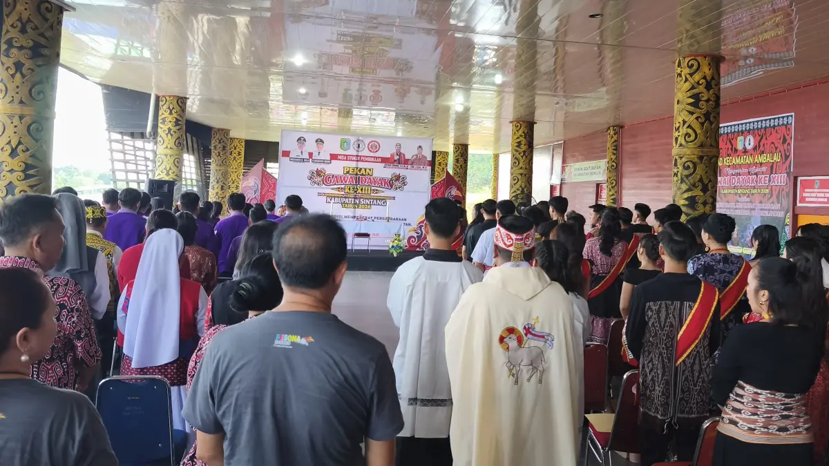 Pekan Gawai Dayak (PGD) Kabupaten Sintang ke-XIII Tahun 2026 diawali dengan Misa Syukur di Betang Tampun Juah, Jerora Satu, Selasa (28/7) sore.(RISKA / PONTIANAK POST) 