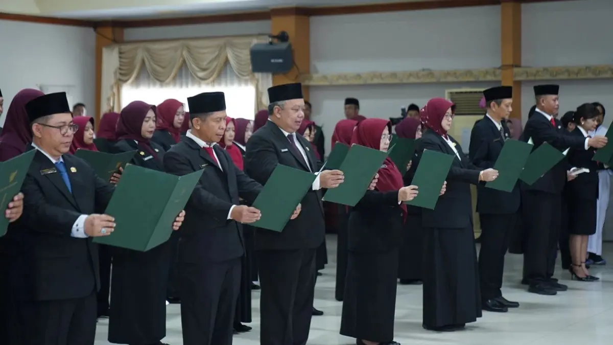Pelantikan dan pengambilan sumpah jabatan dipimpin langsung Wali Kota Pontianak Edi Rusdi Kamtono di Aula Sultan Syarif Abdurrahman Kantor Wali Kota Pontianak, Kamis (30/7/2026). (Pemkot Pontianak)