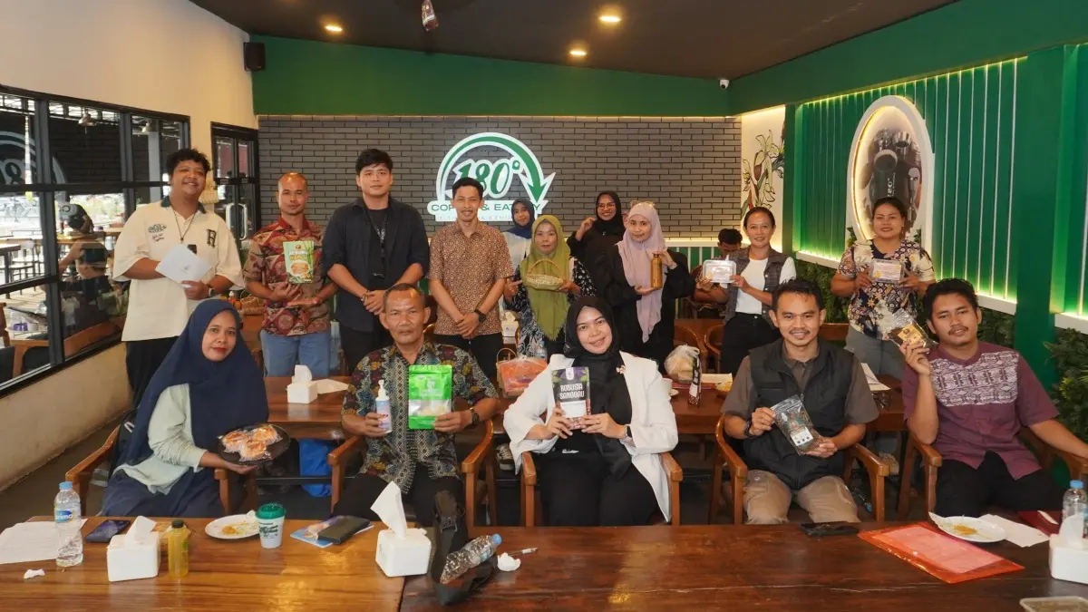 Sebanyak 10 pelaku UMKM Kabupaten Sanggau mengikuti Inkubasi Bisnis Lestari Program TUMBUH sebagai persiapan menghadapi Temu Usaha dan Mitra pada Festival Lestari 2026 pada Kamis (30/7) (AGUNG RAJALI SAPUTRA/PONTIANAK POST)&nbsp;