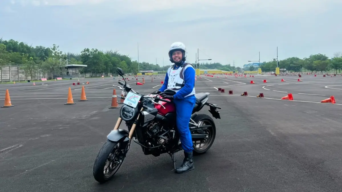Astra Motor Kalimantan Barat (Asmo Kalbar) mengajak masyarakat untuk tetap mengutamakan keselamatan saat berkendara.