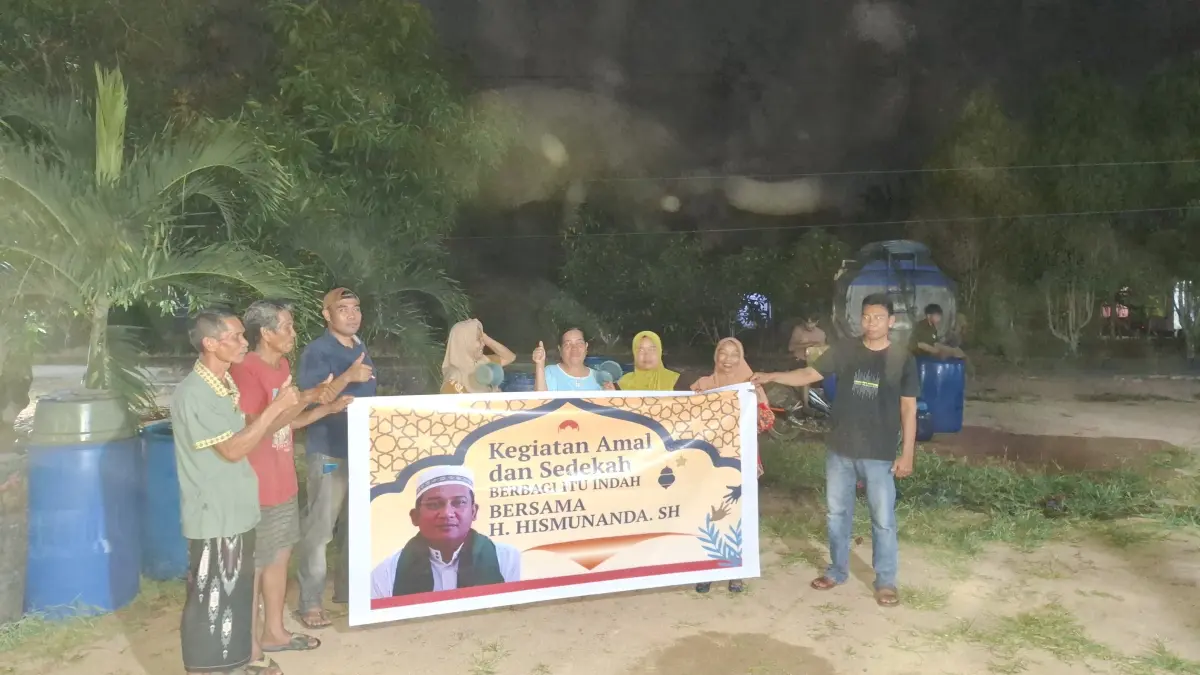 Bantuan Air bersih kepada warga Dusun Makmur, Desa Rantau, Kecamatan Simpang Hilir, Kabupaten Kayong Utara. (ISTIMEWA)