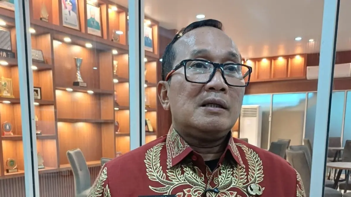 Bupati Kubu Raya, Sujiwo.