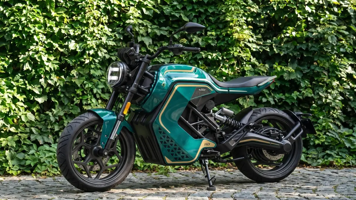 Charged Ndara menjadi motor listrik naked bike buatan Indonesia dengan tenaga 11 kW dan desain bergaya roadster modern. (KABAR OTO)
