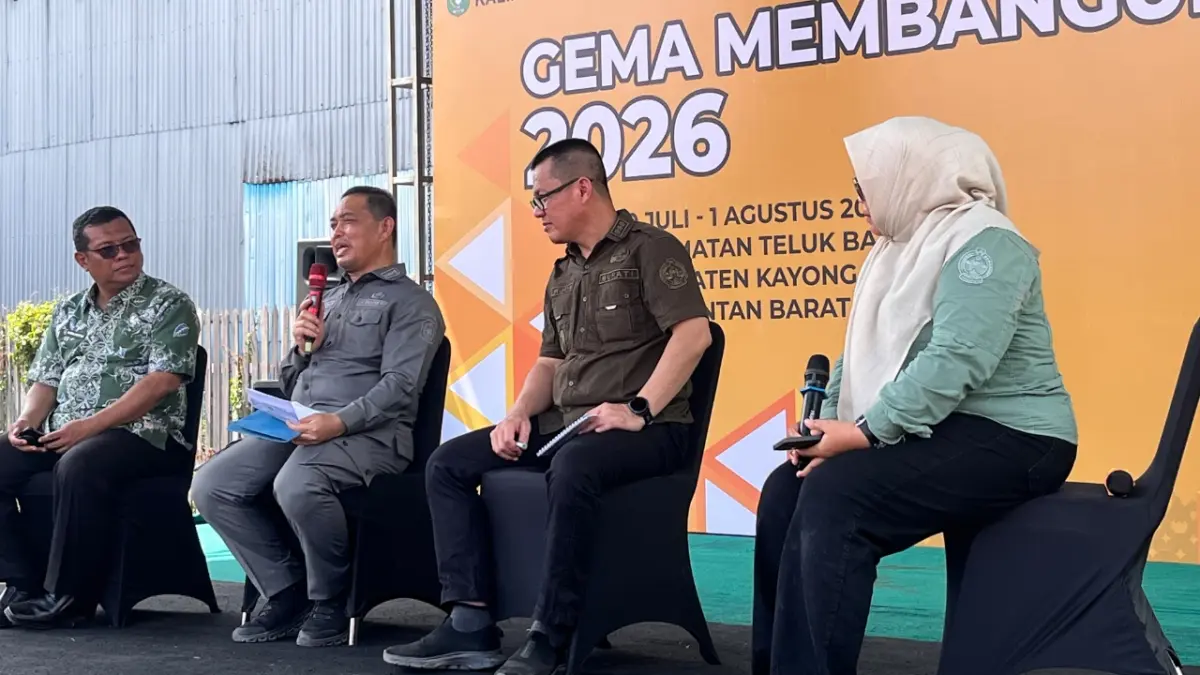 Gubernur Kalbar membuka kegiatan Gema Membangun Desa (GMD) Tahun 2026 di Desa Teluk Batang, Kecamatan Teluk Batang, Kabupaten Kayong Utara, Jumat (31/7). (ISTIMEWA)