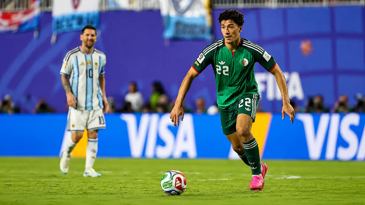 Ibrahim Maza masuk radar AC Milan setelah tampil impresif bersama Bayer Leverkusen dan Timnas Aljazair sepanjang musim 2025/2026. (IG@ibomaza)