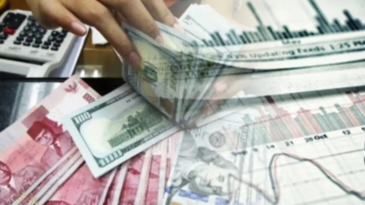 ILUSTRASI uang dalam rupiah dan dolar serta grafik pasar saham. (ANTARA/Ardika/am.)