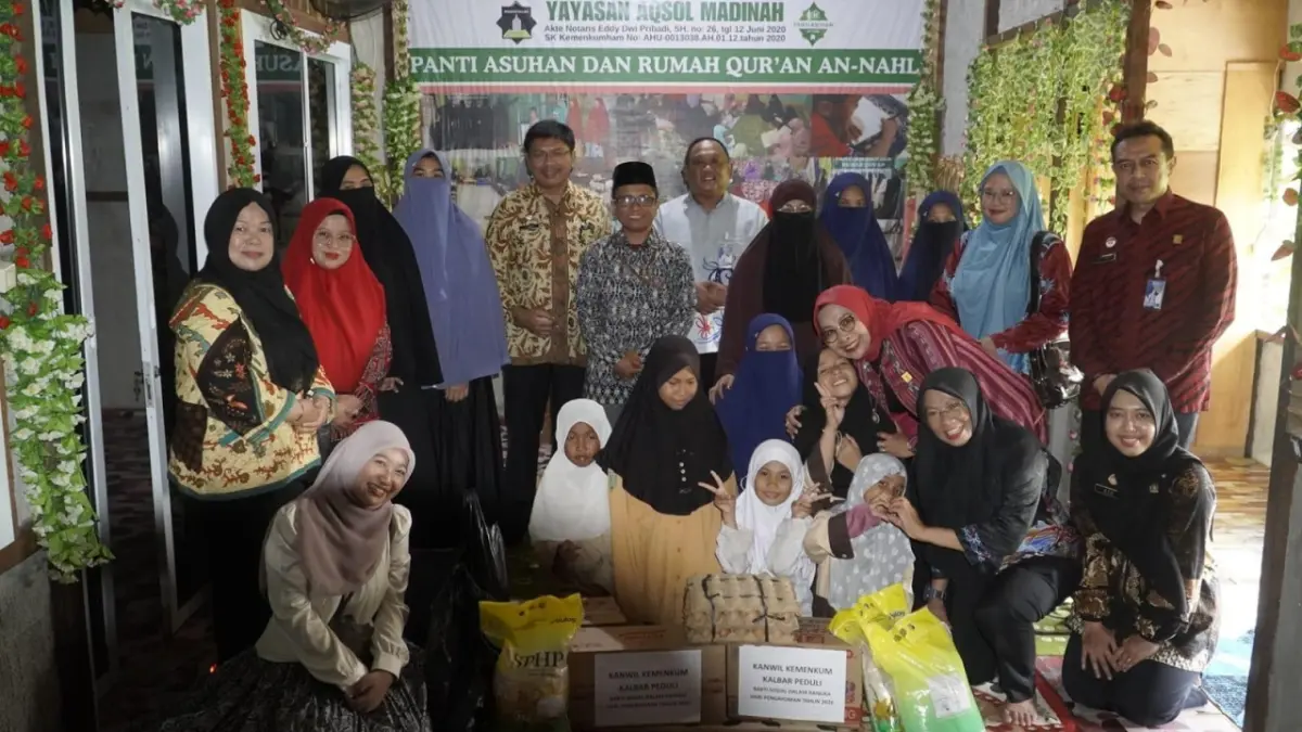 Kanwil Kemenkum Kalbar menggelar bakti sosial kepada panti asuhan An Nahl Kota Pontianak pada Kamis (30/7). (DOK KANWIL KEMENKUM KALBAR)
