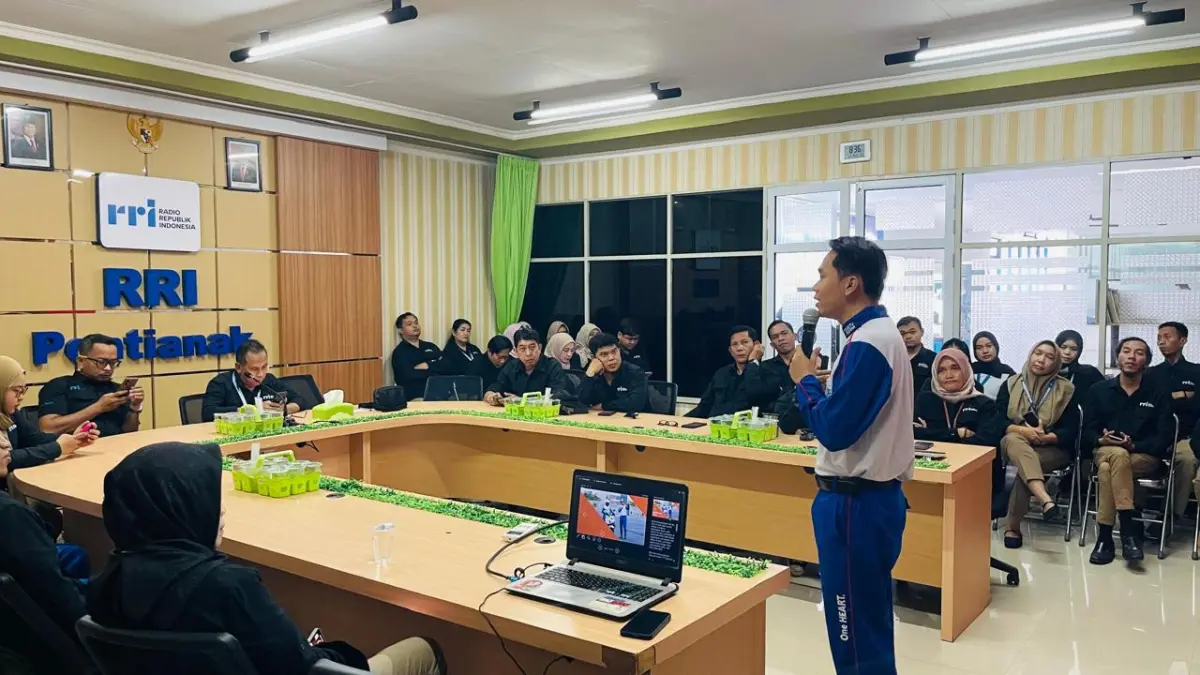 Main Dealer sepeda motor Honda di Kalimantan Barat menggandeng Radio Republik Indonesia (RRI) Pontianak untuk menggelar siaran edukasi publik bertema Safety Riding, Kamis (23/7).