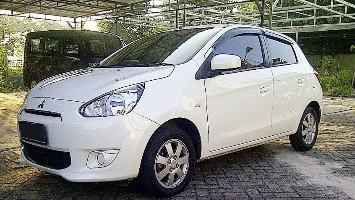 Mitsubishi Mirage 2013 menjadi salah satu city car dengan konsumsi bahan bakar paling hemat. (Mobil123.com)