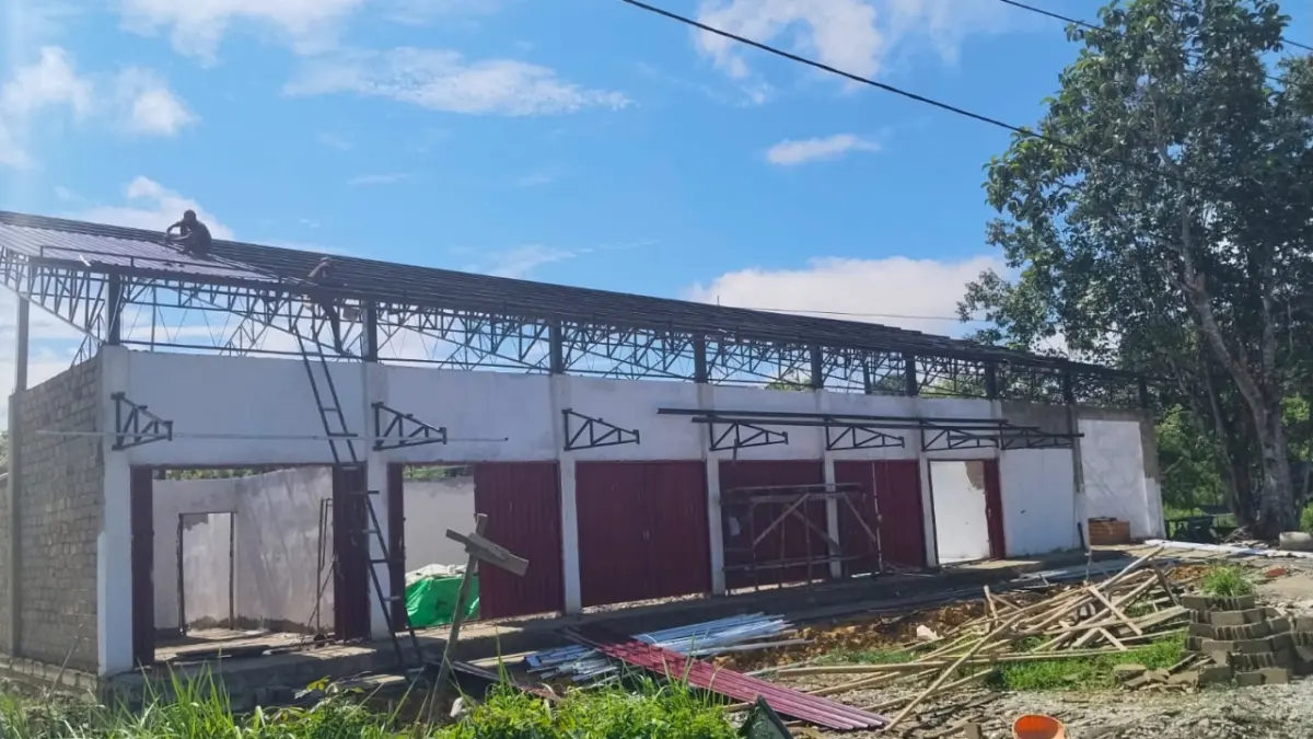 Pembangunan salah satu KDMP di Desa Sibau Hilir Kecamatan Putussibau Utara yang saat ini masih berlangsung. (ISTIMEWA)