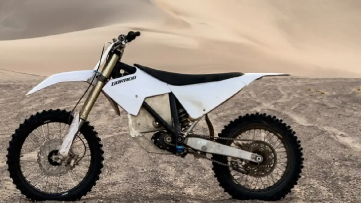 Dorado V3 merupakan motor trail listrik full-size dengan motor 36 kW, baterai tukar 7,2 kWh, dan kemampuan off-road tinggi. (DORADO)