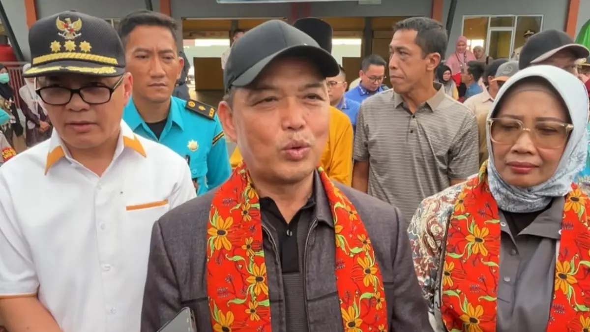Gubernur Kalbar Ria Norsan bersama Ketua TP PKK Kalbar Erlina Ria Norsan saat mengunjungi Kayong Utara terkait kegiatan GMD dan MTQ Kalbar. (Adpim Pemprov)