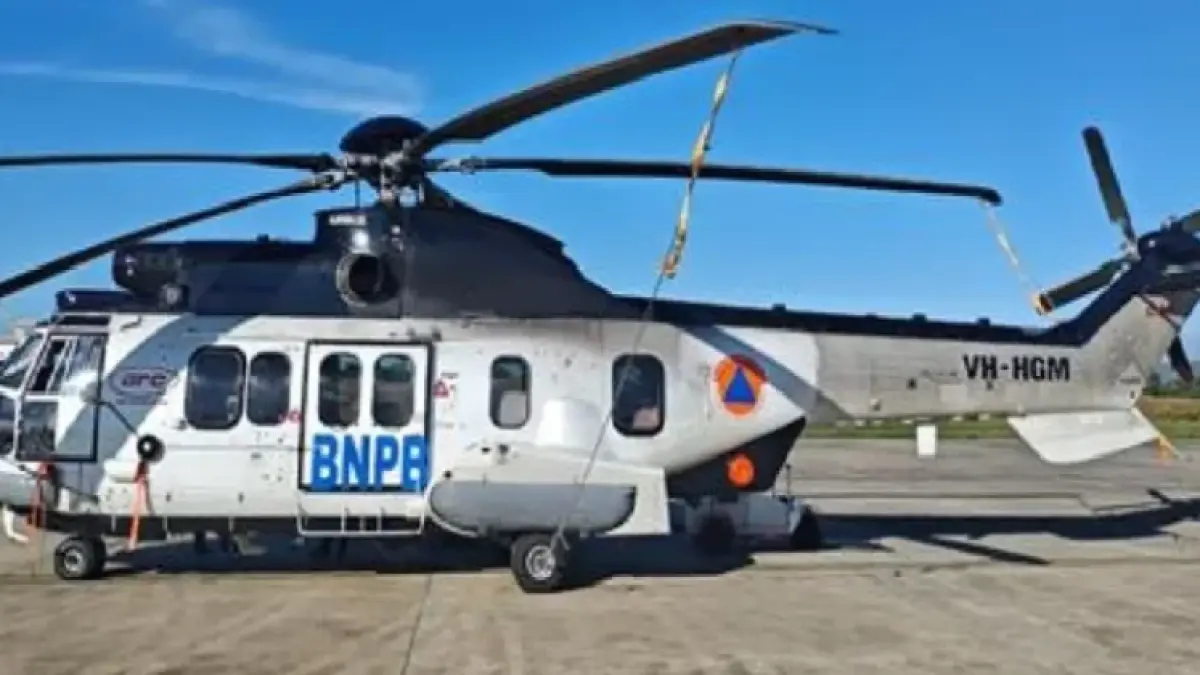 Helikopter yang dikerahkan BPBD Kalbar melakukan water bombing untuk menangani karhutla di sejumlah kabupaten, Kamis, 30 Juli 2026. (BPBD Kalbar)