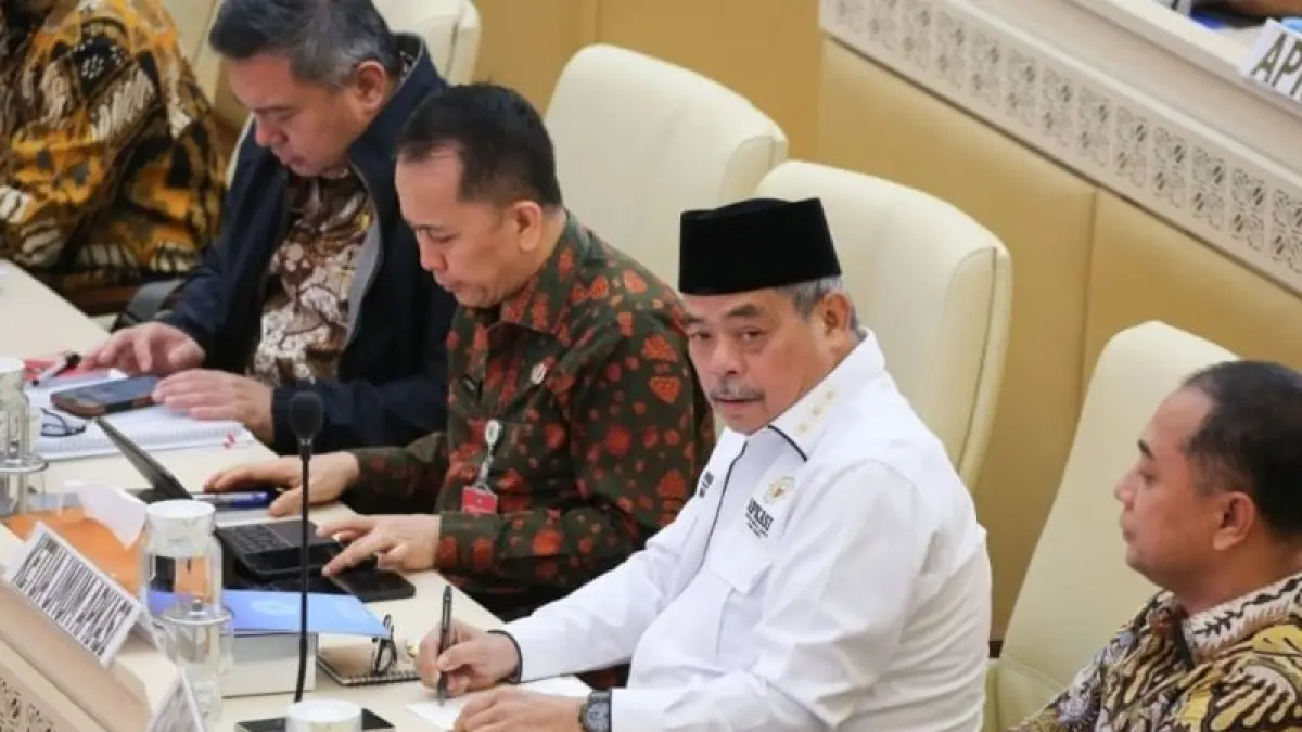 Ketua Umum Apkasi, Bursah Zarnubi, mengikuti Rapat Kerja dan Rapat Dengar Pendapat Umum (RDPU) Komisi II DPR RI bersama Kementerian Dalam Negeri dan asosiasi pemerintah daerah di Kompleks Parlemen, Senayan, Jakarta, Kamis (30/7/2026). (ANTARA/Apkasi)