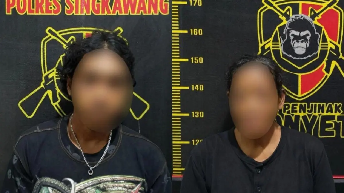 pasangan terduga pelaku, HS dan E, yang diduga mencuri meteran air serta puluhan potongan besi di kawasan Sekip Lama. 