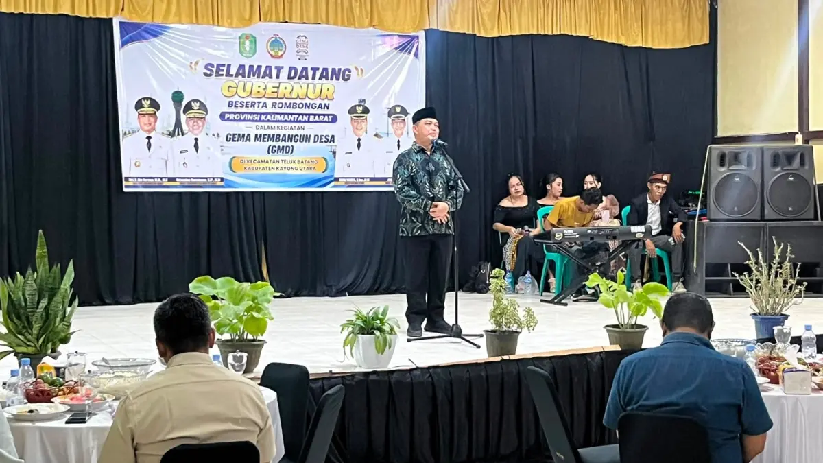 Suasana malam ramah tamah Gema Membangun Desa (GMD) yang digelar di Aula Kantor Camat Teluk Batang, Kabupaten Kayong Utara, Kamis (30/7) malam.  (ADPIM PEMPROV)