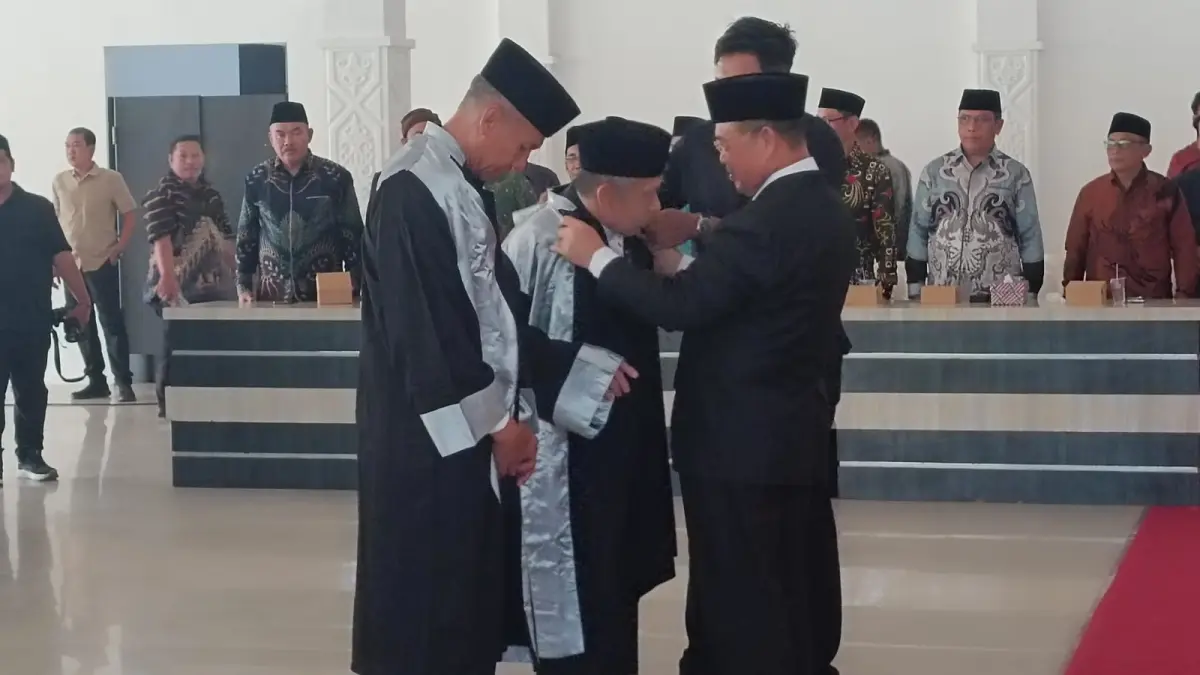 AMBIL SUMPAH – Gubernur Kalimantan Barat Ria Norsan melantik dan mengambil sumpah Dewan Hakim Musabaqah Tilawatil Qur