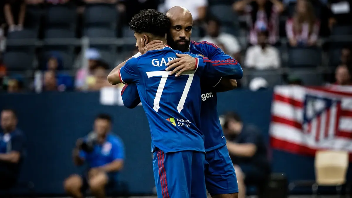 JJ Gabriel mencatat sejarah sebagai pemain termuda Manchester United saat melakoni debut melawan Atletico Madrid pada laga pramusim di Stockholm. (IG@jjnr10)