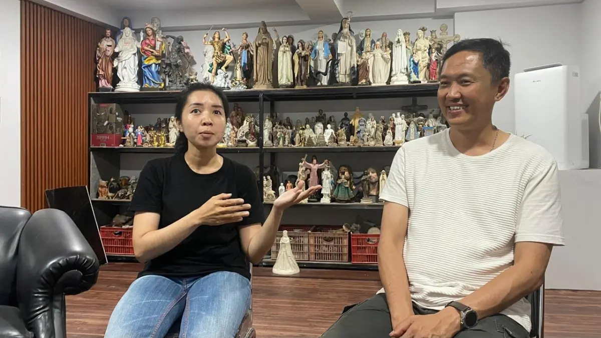 Niko Harahap Tanubrata, pemilik Brata Gallery Yogyakarta (Kanan).