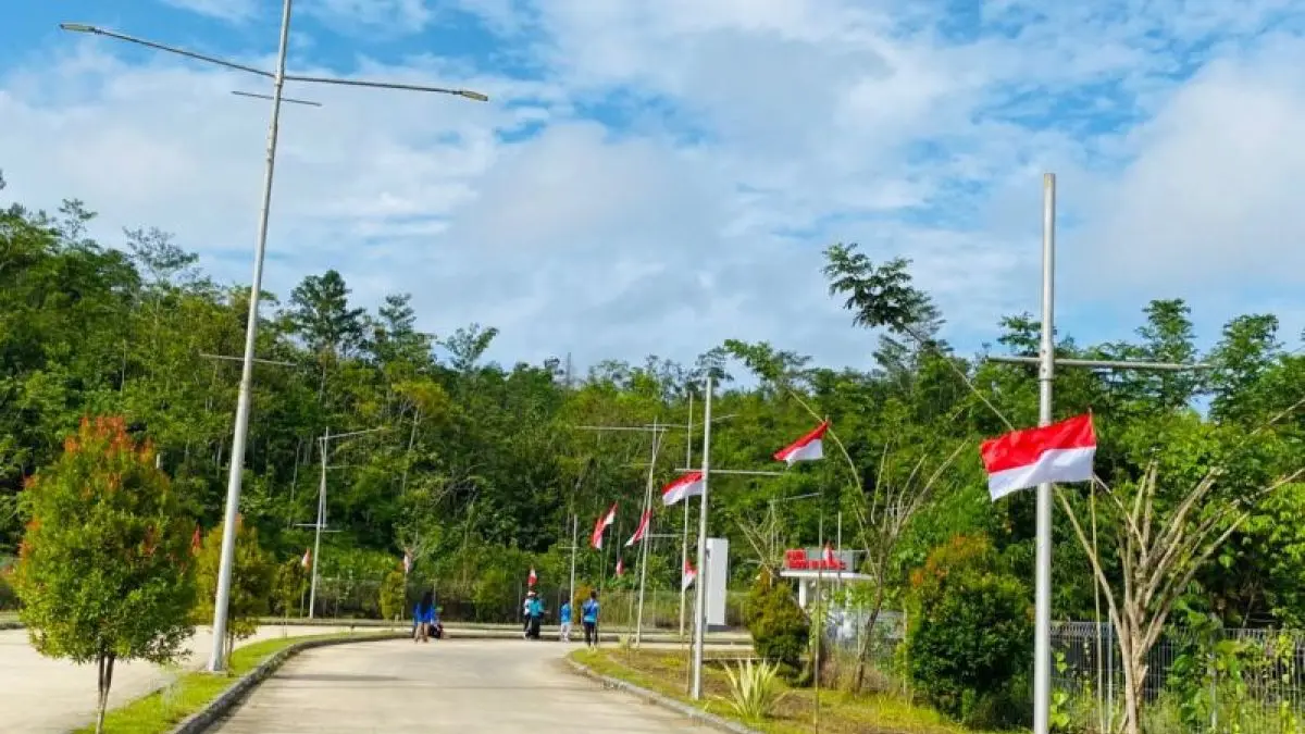 Bendera Merah Putih berkibar di PLBN Jagoi Babang, Kabupaten Bengkayang, Kalbar yang berbatasan darat dengan Sarawak, Malaysia pada Senin (3/8/2026). (ANTARA/Narwati)