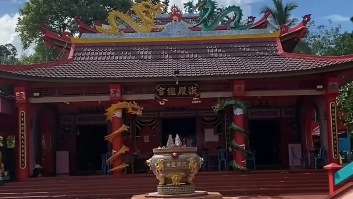 Klenteng Mo Cua Kumpai Besar tampak dari depan  