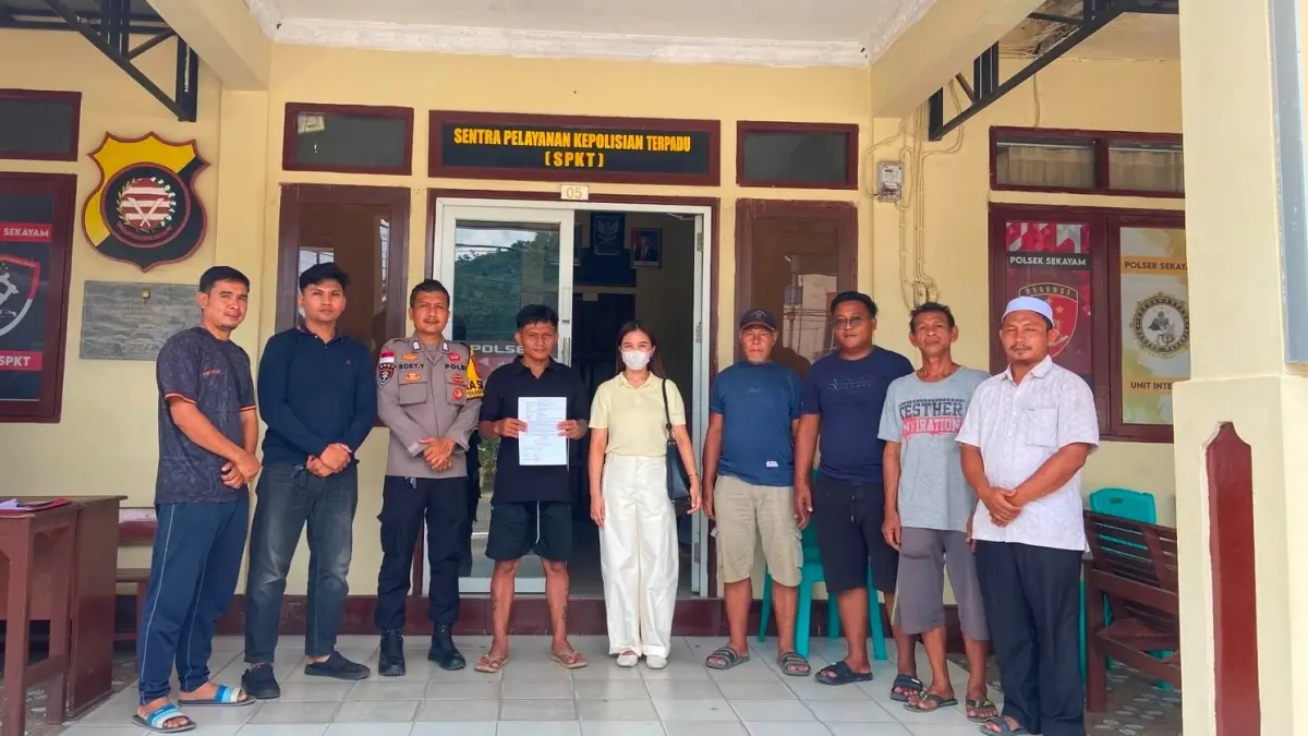 Kapolsek Sekayam AKP Dr. Sutikno memimpin proses mediasi antara para pihak dalam dugaan kasus pengancaman di Mapolsek Sekayam. Mediasi berlangsung kondusif dan menghasilkan kesepakatan damai melalui pendekatan restoratif. (ISTIMEWA)
