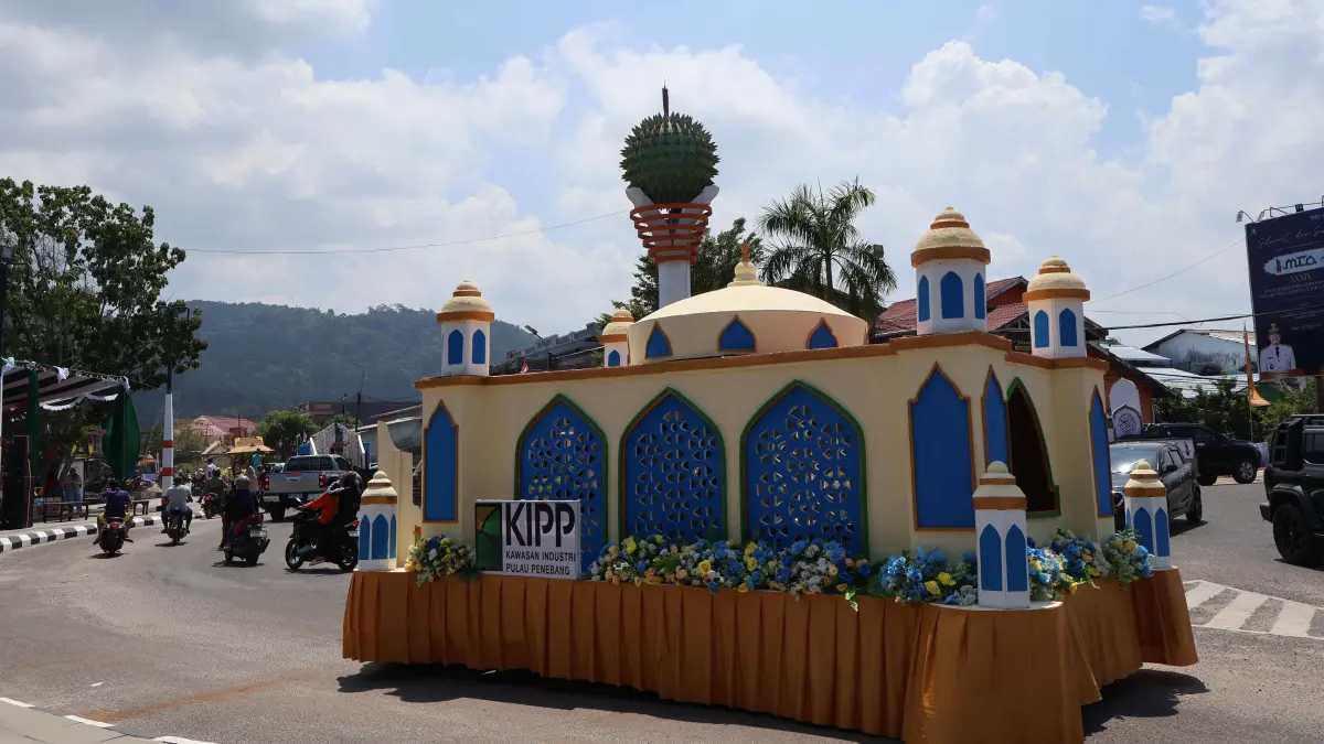 PEMBUKAAN: Gubernur Kalimantan Barat Ria Norsan bersama panitia penyelenggara usai membuka MTQ XXXIV Tingkat Provinsi Kalimantan Barat di Sukadana, Kabupaten Kayong Utara, Minggu (2/8). 