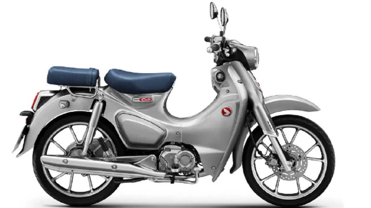 Honda C125 "The Crafted CALM" Custom Edition tampil dengan kombinasi warna Sunlit Silver Metallic dan Ocean Blue yang terinspirasi pantulan cahaya matahari di atas permukaan laut. (GREATBIKER)