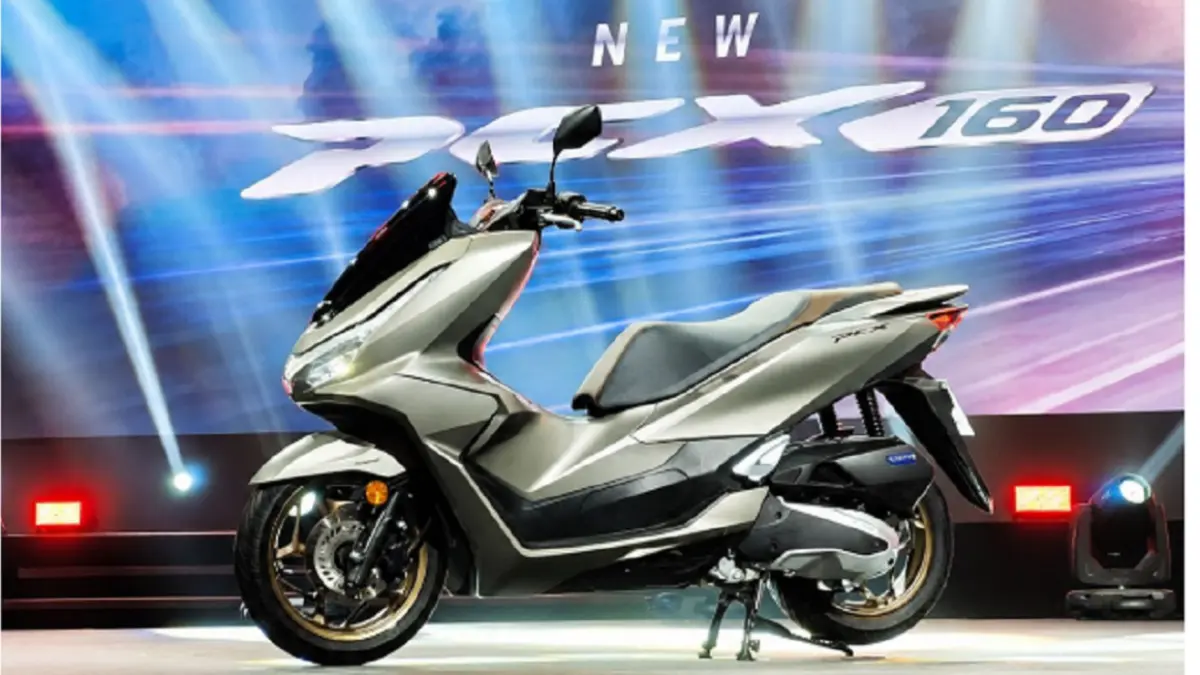 Honda PCX160 2026 tampil dengan desain lampu depan dan belakang baru, pilihan warna premium, serta mesin eSP+ 156 cc yang tetap bertenaga. (GREATBIKER)