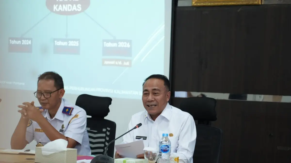 PIMPIN RAKOR: Wakil Gubernur Kalimantan Barat Krisantus Kurniawan memimpin Rapat Koordinasi Rencana Pengerukan Alur Pelayaran Pelabuhan Pontianak di Aula Dinas Perhubungan Provinsi Kalbar, Kubu Raya, Rabu (5/8). 