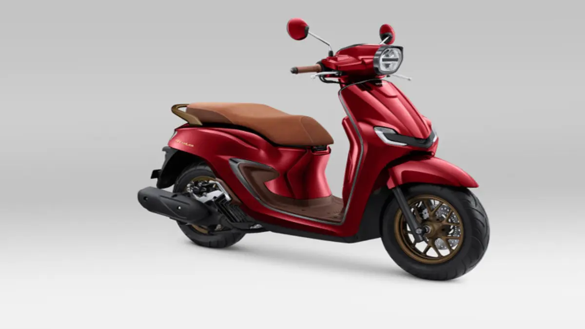 Honda Stylo 160 dengan warna burgundy. (ASTRA HONDA)