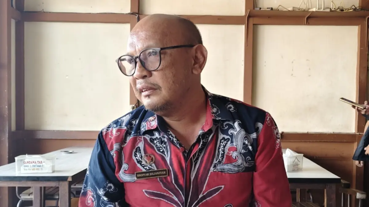 Kepala Dinas Perindustrian, Perdagangan, Koperasi dan Usaha Mikro (Disperindagkop dan UM) Kabupaten Sanggau, Shopiar Juliansyah, menyampaikan informasi terkait pelaksanaan Festival Rakyat HUT ke-81 RI yang akan digelar pada 19–22 Agustus 2026 di Taman Arongk Belopa, Kabupaten Sanggau. (ISTIMEWA)