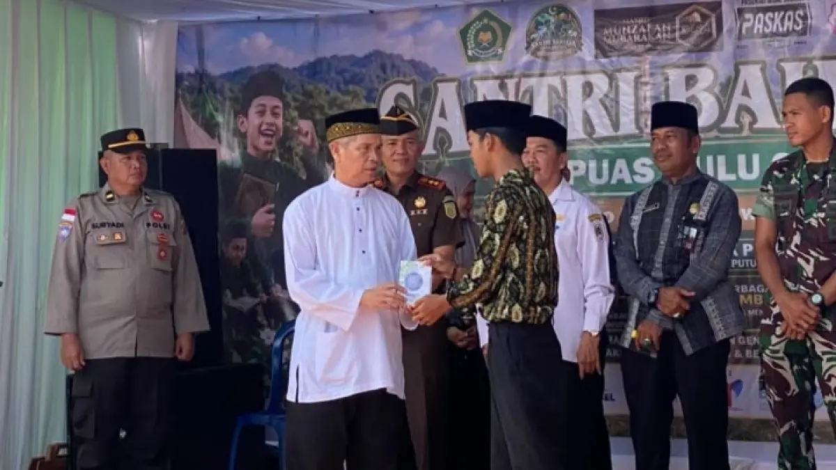 Kegiatan santri bahagia di Kabupaten Kapuas Hulu resmi dibuka. Kegiatan ini dapat pengembangan potensi santri dari berbagai pondok pesantren di Kabupaten Kapuas Hulu. (ISTIMEWA)