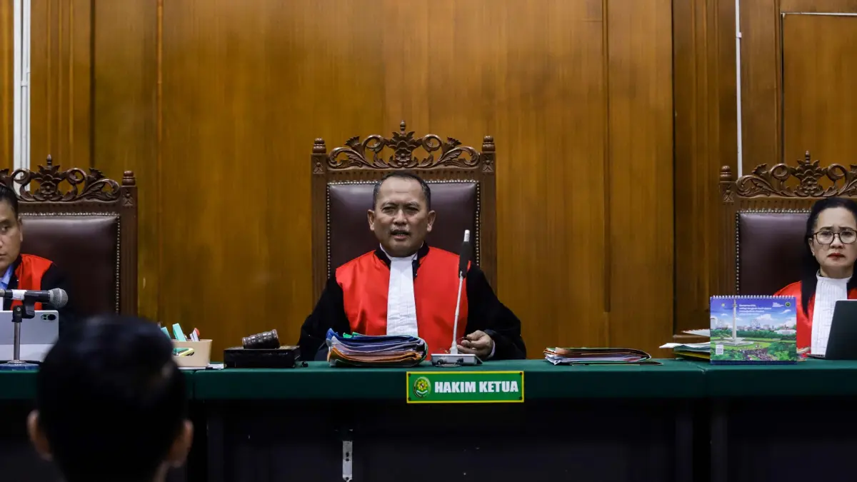 Ketua Majelis Hakim Teguh Santoso saat memimpin sidang di Pengadilan Negeri Surabaya.&nbsp;