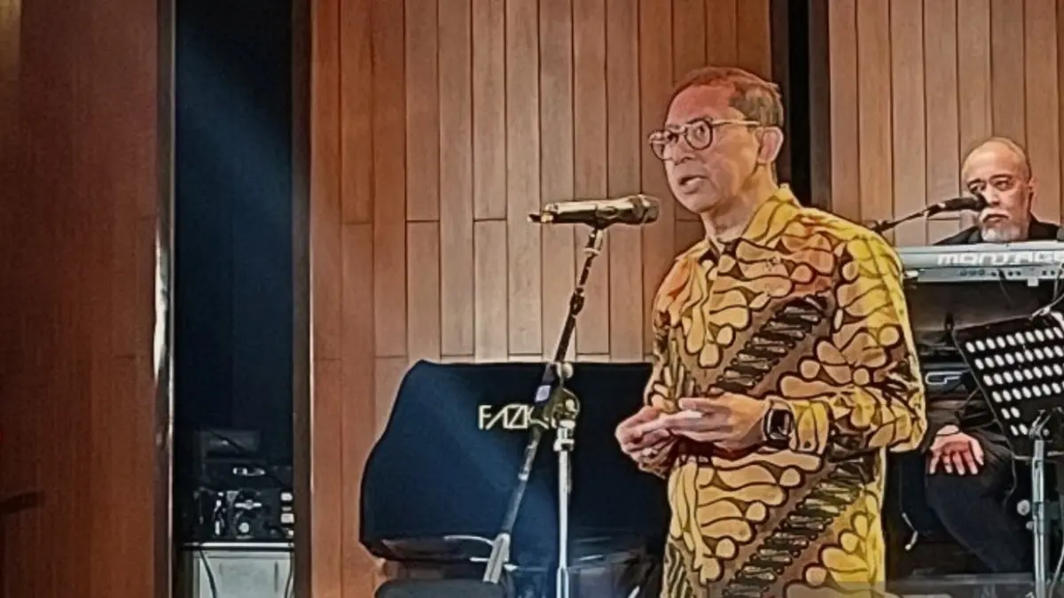 Menteri Kebudayaan Fadli Zon dalam konser “Sepanjang Jalan Kenangan: Sejuta Cerita Is Haryanto” di Jakarta, Rabu malam (5/8). (ANTARA/Farika Nur Khotimah)