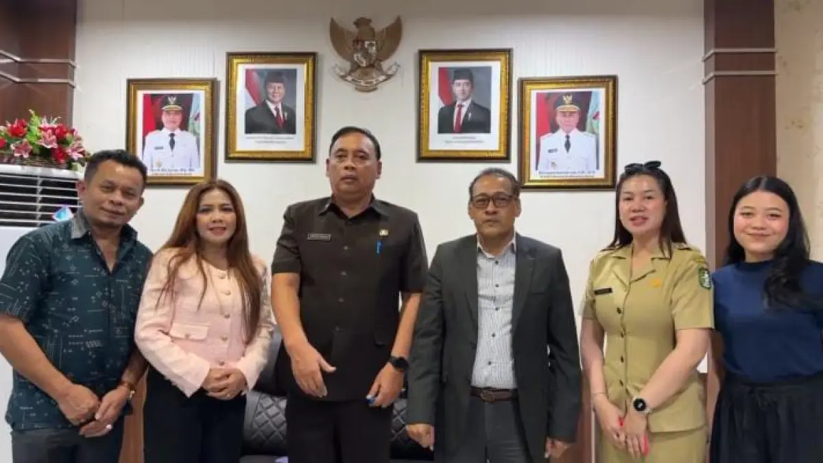 Owner Deros Spa, Clara, didampingi Direktur Operasional Syam Tobing Operational Manager Sifradansyah dan Marketing Communication Hotel Alimoer Glori Viorela Cezza saat melakukan kunjungan silaturahmi ke Disporapar Provinsi Kalimantan Barat.