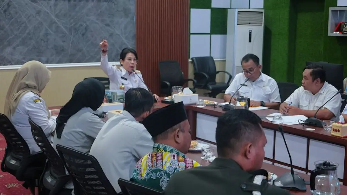 Rapat dalam rangka mematangkan persiapan kegiatan peringatan HUT RI di Kota Singkawang di Kantor Wali Kota, Kamis (6/8/2026). (ANTARA/Narwati)