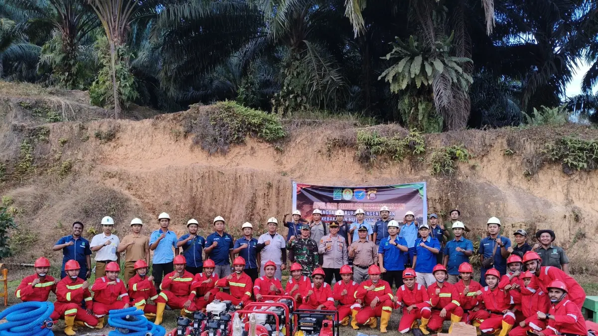 Tim Damkar PT. FAPE bersama Forkopimcam Jelai Hulu, TNI, Polri, BPBD dan masyarakat, menggelar apel kesiapsiagaan tanggap darurat pengendalian Karhutla pada 31 Juli 2026. (ISTIMEWA)