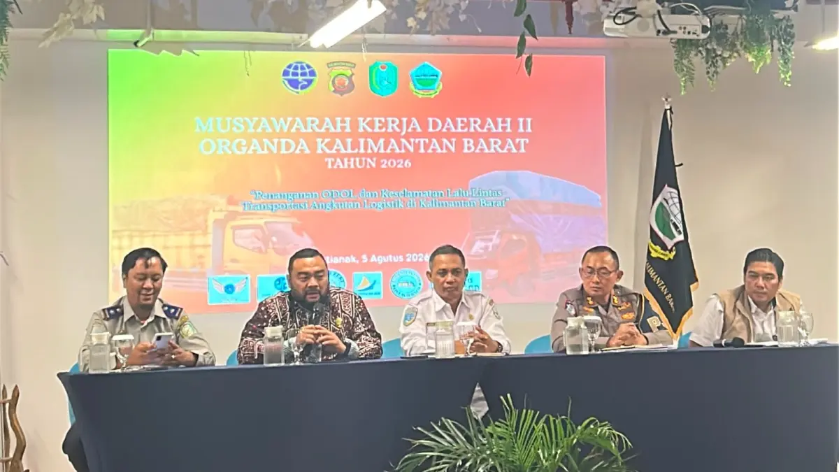 SINERGI TRANSPORTASI: Pengurus dan anggota Organda Kalimantan Barat mengikuti Musyawarah Kerja Daerah (Mukerda) II Organda Kalbar Tahun 2026 di Kalbar, Rabu (5/8/2026). Forum tersebut membahas strategi penanganan ODOL dan peningkatan keselamatan angkutan logistik.
