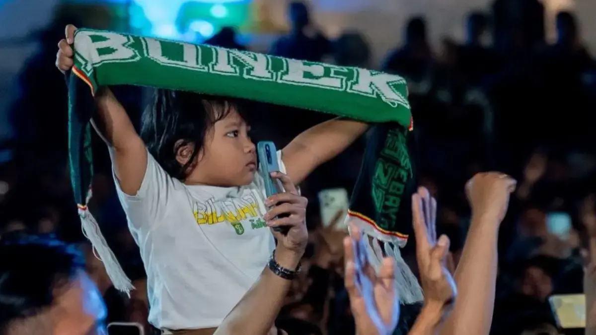 Bonek dinobatkan sebagai Suporter Terbaik Piala Presiden 2026 setelah Persebaya Surabaya meraih gelar juara. (Persebaya)