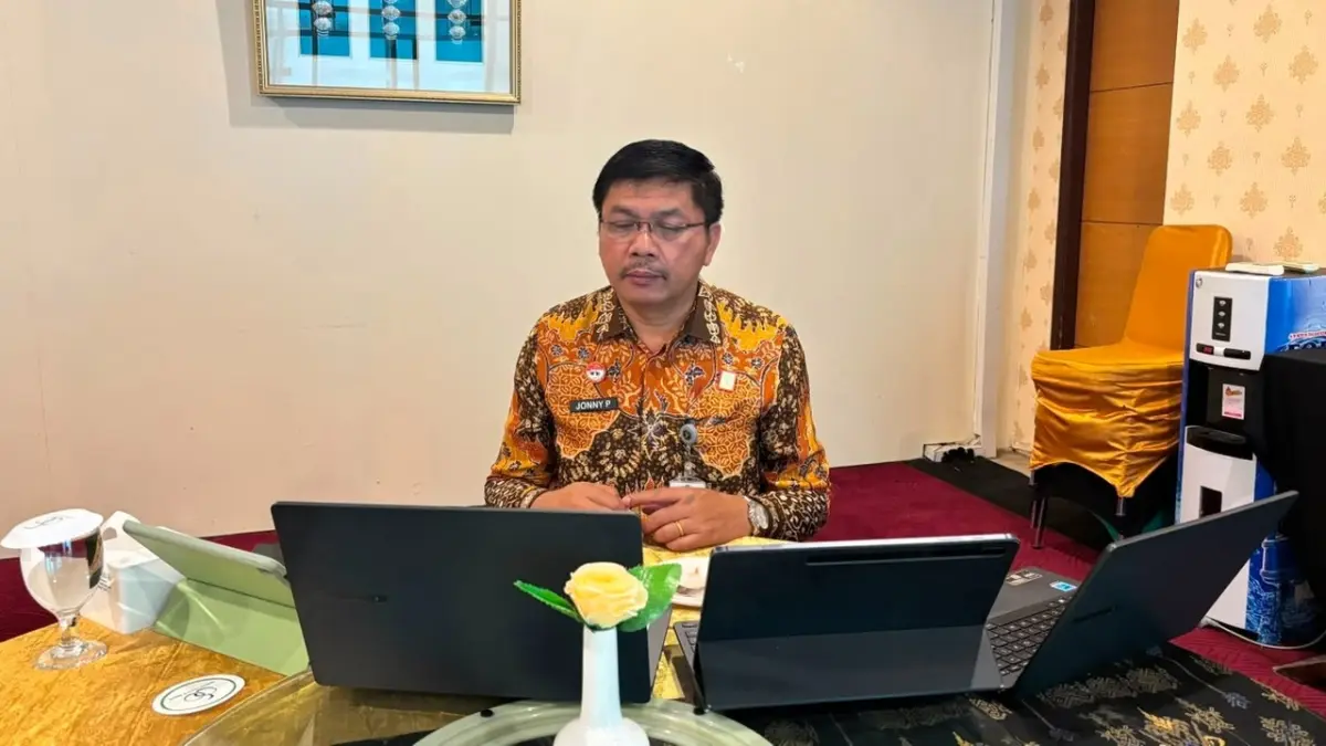 Kakanwil Kemenkum Kalbar Jonny Pesta Simamora mengikuti osialisasi Penetapan Korporasi Nonaktif Secara Administratif yang digelar oleh Direktorat Jenderal Administrasi Hukum Umum (Ditjen AHU) pada Kamis (6/8). (DOK KANWIL KEMENKUM KALBAR)