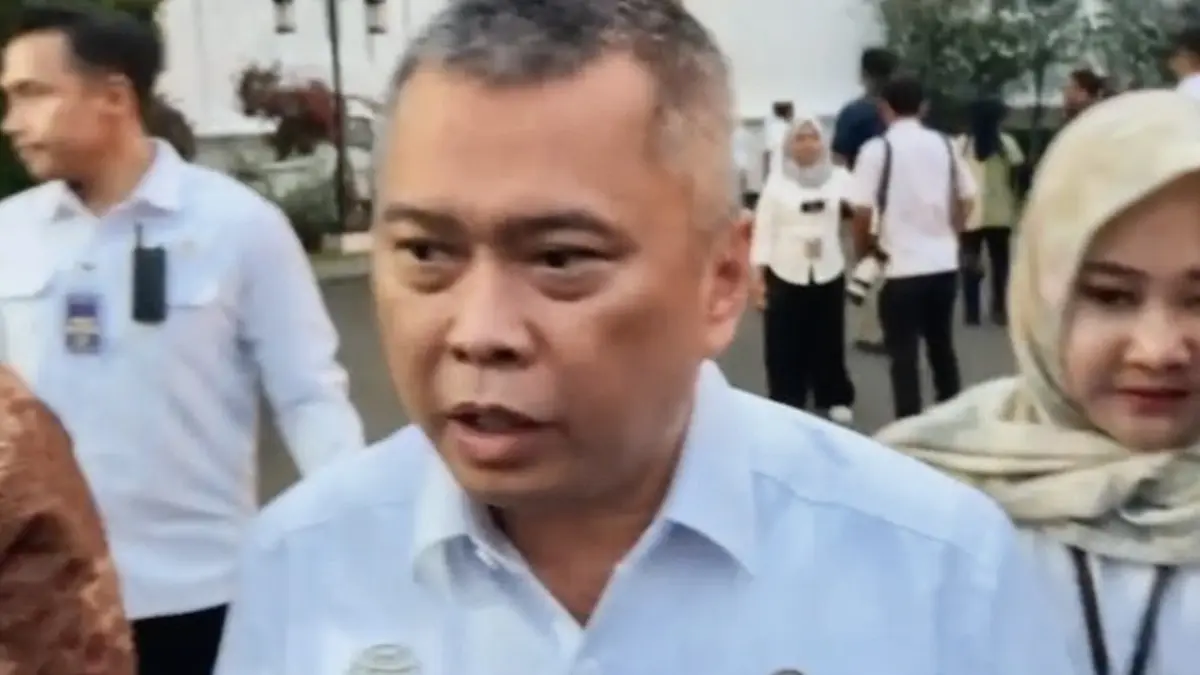 Menteri Perhubungan Dudy Purwagandhi menjawab pertanyaan wartawan saat ditemui di Istana Kepresidenan RI, Jakarta, Kamis (6/8). (ANTARA/HO-Dokumentasi Pribadi)