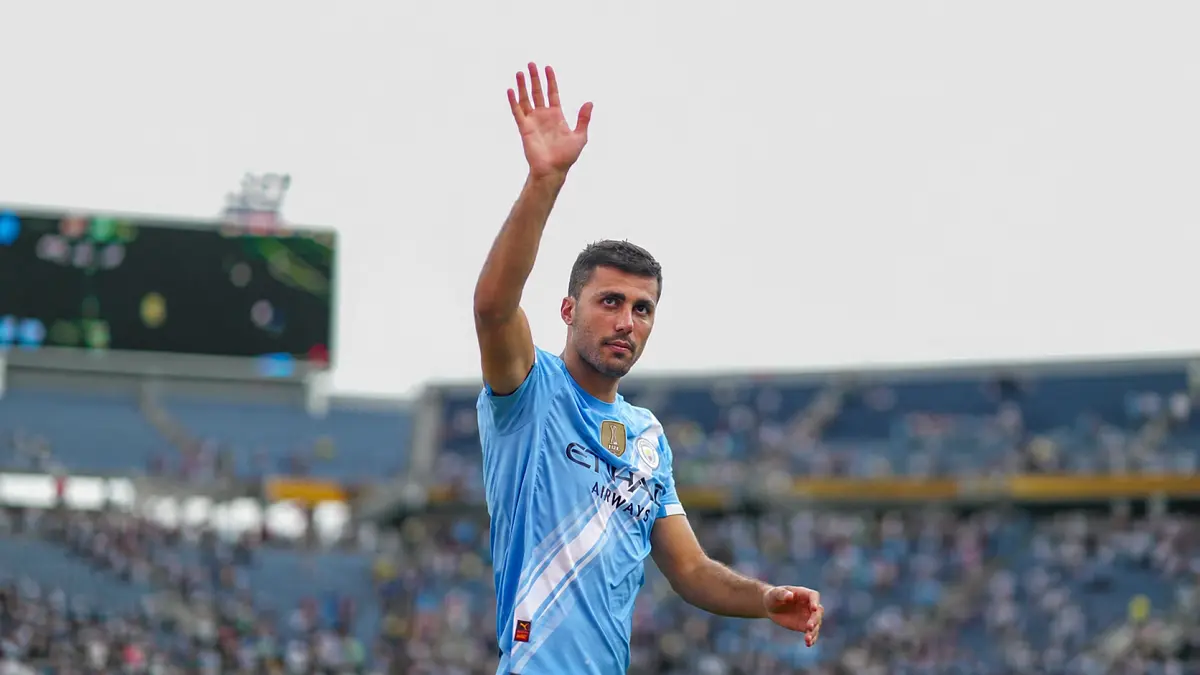 Rodri mendapat dukungan dari Jamie Carragher agar tetap bertahan di Manchester City meski kontraknya segera berakhir. (Instagram)