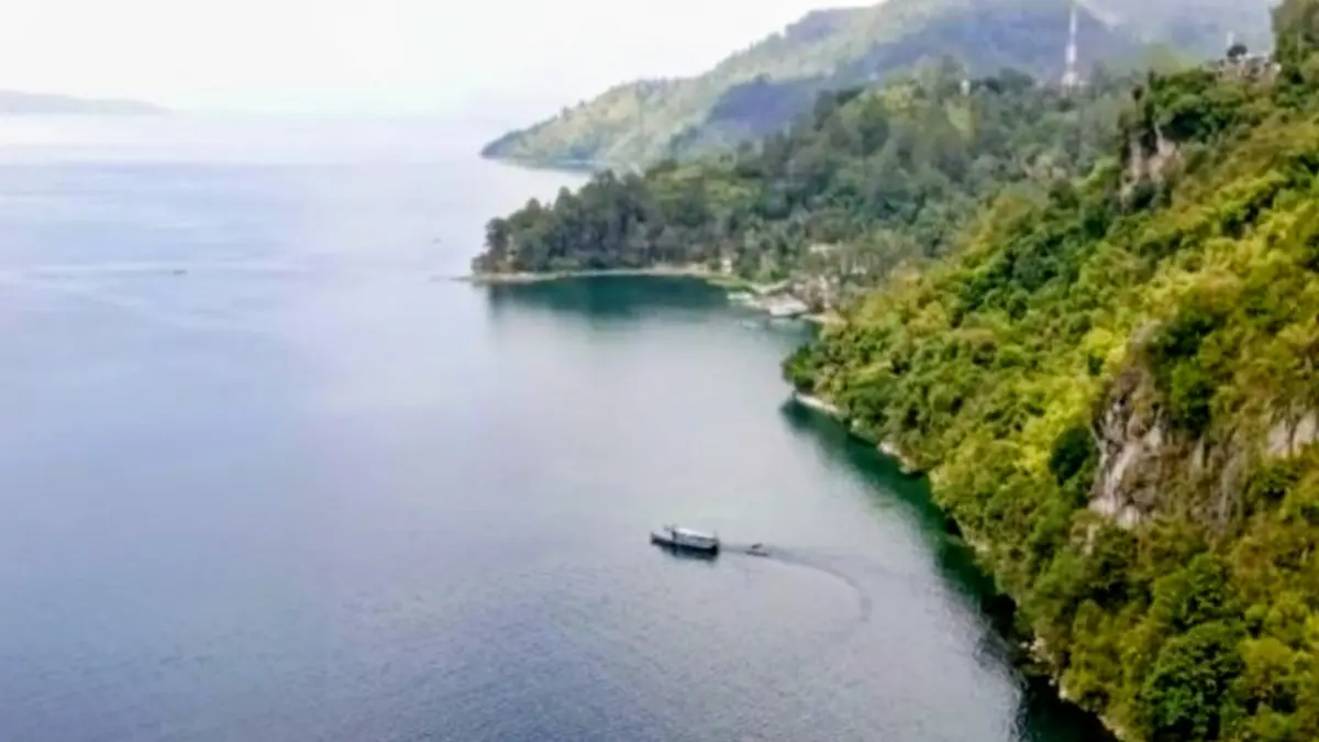 Pemandangan Danau Toba di kawasan Parapat, Kabupaten Simalungun, Sumut. (ANTARA/ Waristo).