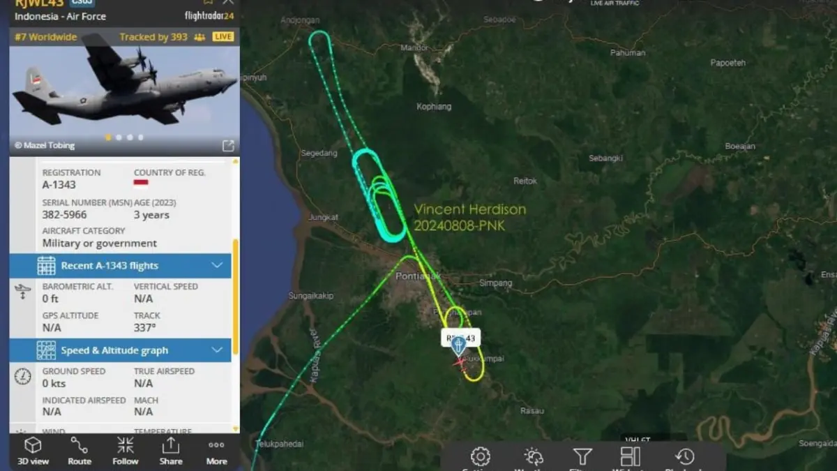 Tangkapan layar jalur penerbangan pesawat Hercules C-130 tujuan Bandara Supadio Pontianak. (THREADS)