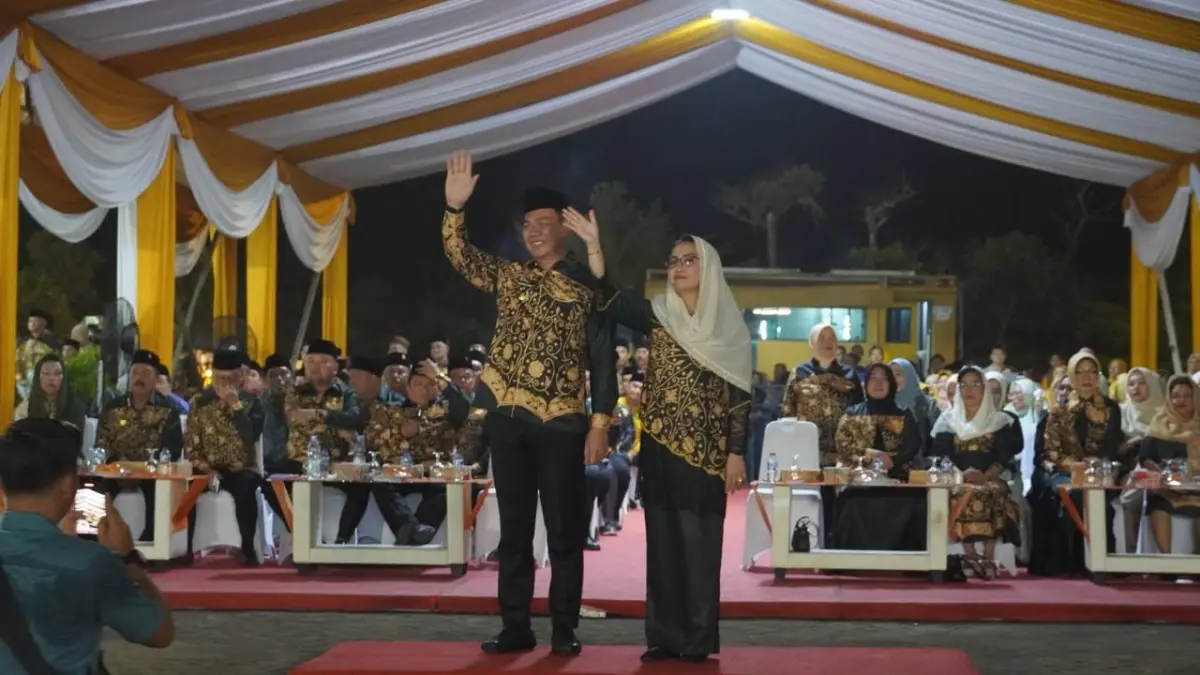 Bupati Kapuas Hulu Fransiskus Diaan bersama sang istri menghadiri pembukaan Musabaqah Tilawatil Quran (MTQ) di Kabupaten Kayong Utara