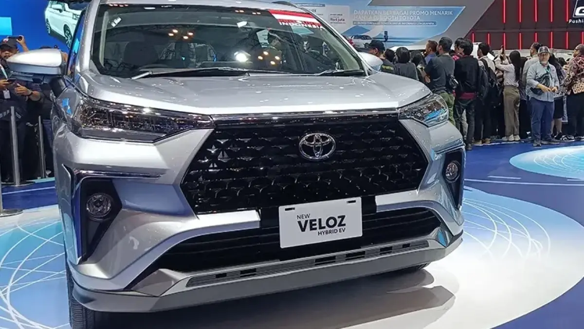 Toyota Veloz Hybrid EV menjadi salah satu kendaraan elektrifikasi Toyota yang mendapat respons positif konsumen pada GIIAS 2026. (TAM)