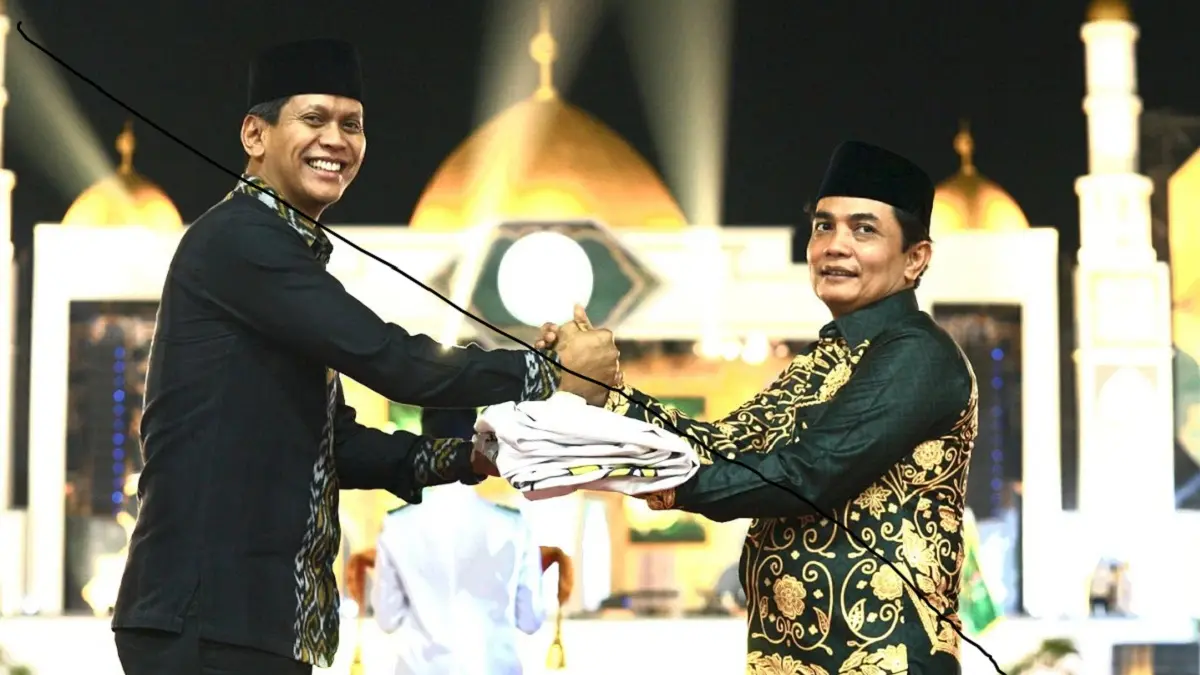 Wakil Wali Kota Pontianak Bahasan (kanan) saat penutupan MTQ ke-34 Kalimantan Barat di Sukadana, Kayong Utara, Sabtu (8/8) malam. (Pemkot Pontianak)