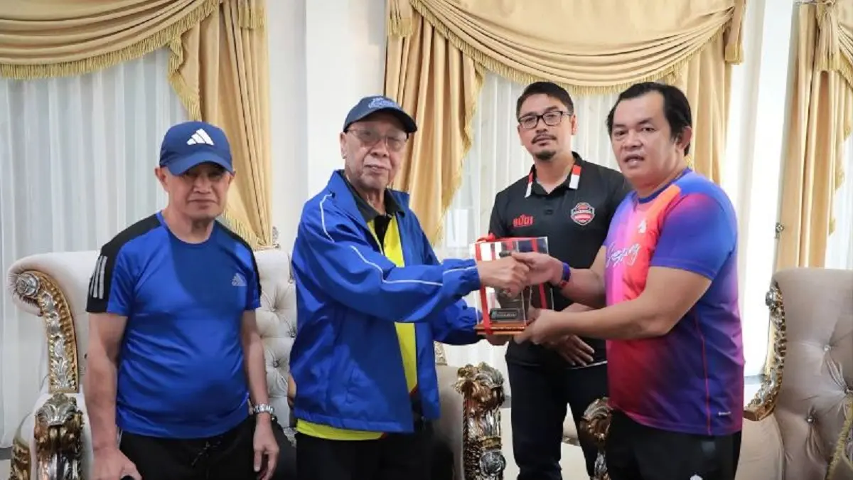 Wakil Wali Kota Singkawang Muhammadin saat menyambut rombongan atlet senior dari Brunei Darussalam di Singkawang, Kalbar, Minggu (9/8/2026). (ANTARA/Narwati)