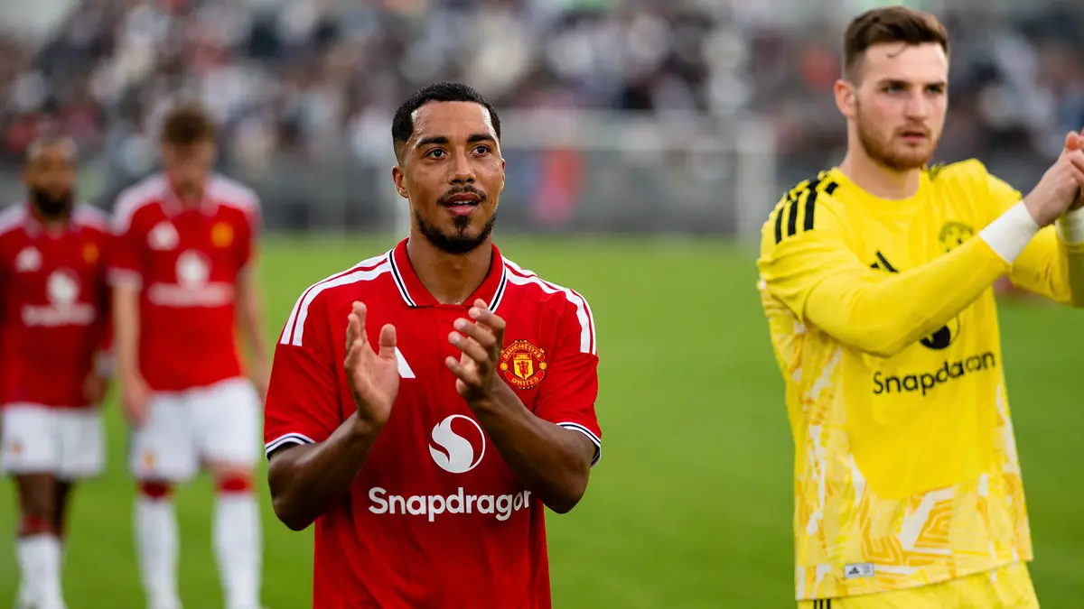 Youri Tielemans menjalani debut bersama Manchester United saat menghadapi PSG di Gothenburg. (IG@manutd)